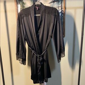 Elegant Black Lace Trim Robe